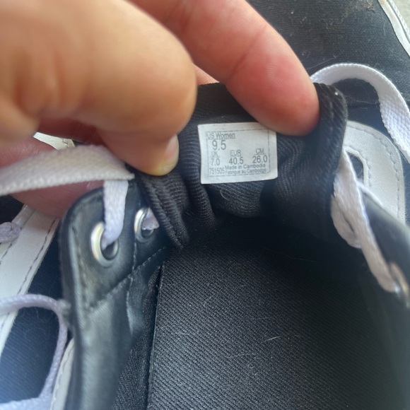 Vans Old Skool Black and white Shoes womens 9.5 - Picture 5 of 5